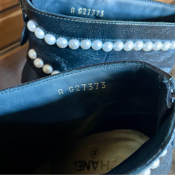 CHANEL Short Boot BLK W/pearls Size 41 worn once to twist- scuff, slip proof. - Picture 3 of 9